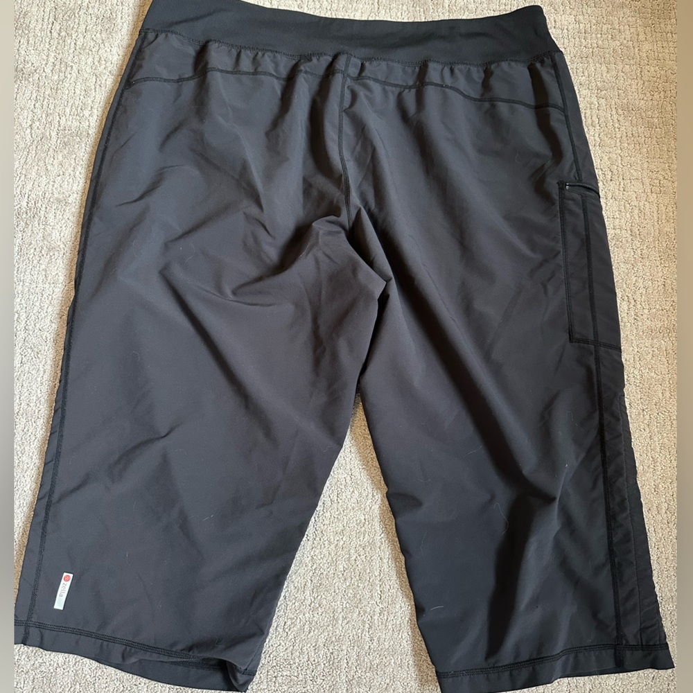 Zella Ruched Capris - Picture 4 of 8